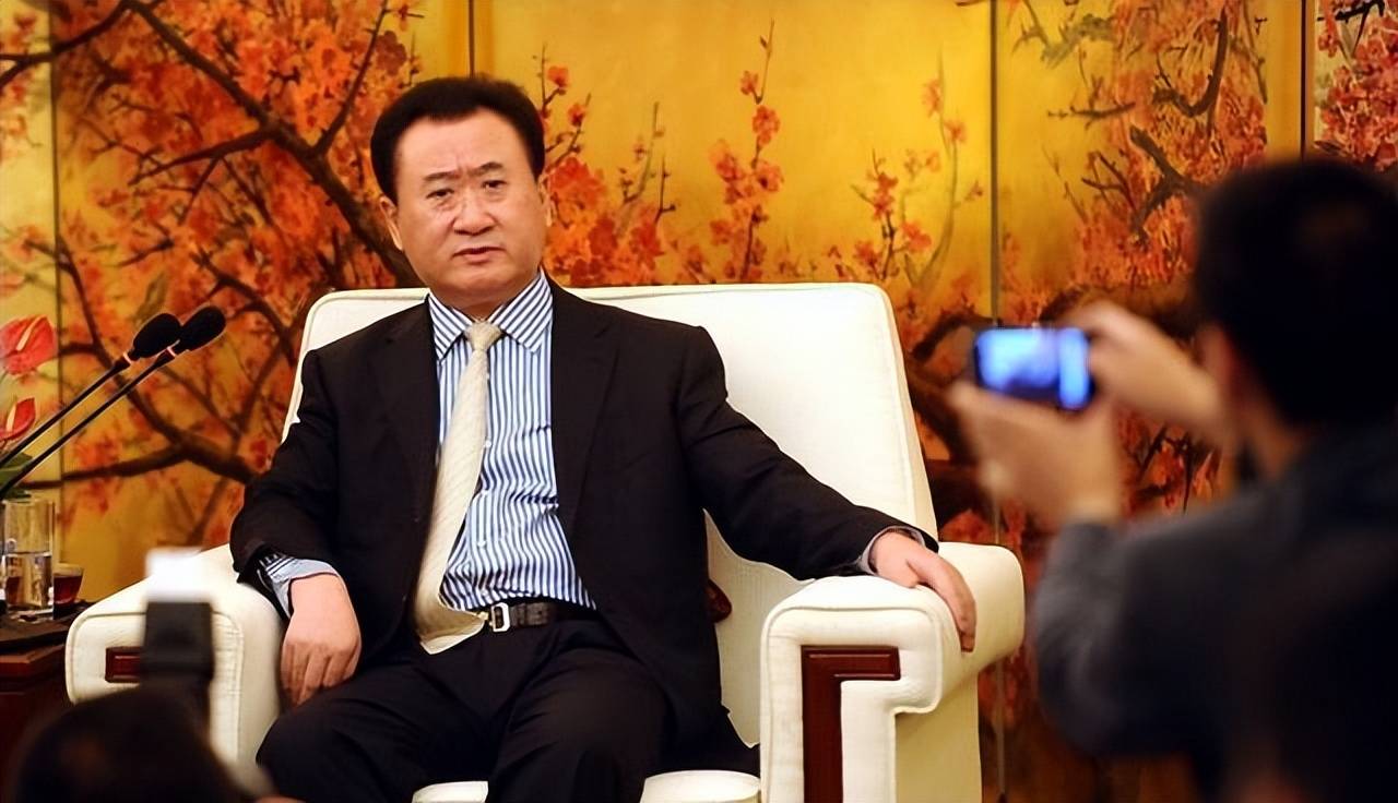 王健林背后的隐形富豪,坐拥数百亿资产,花15亿盖城堡送给妻子_孙喜双