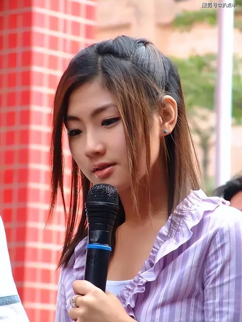 selina将成幸福妈妈:小公主经历一圈磨难,终回到原本的童话生活