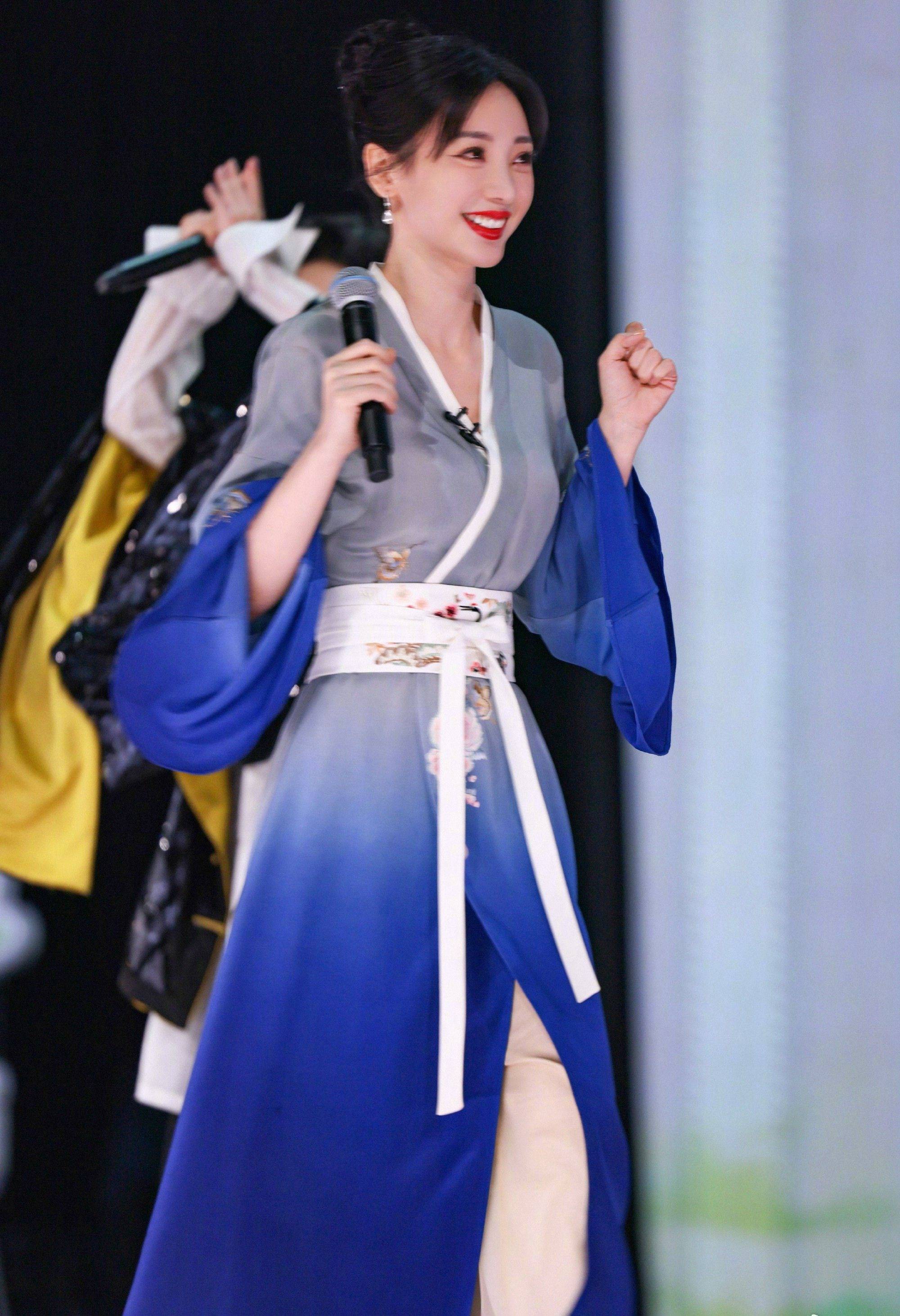 柳岩灰蓝汉服优雅时尚写真_美得_大片_长裙