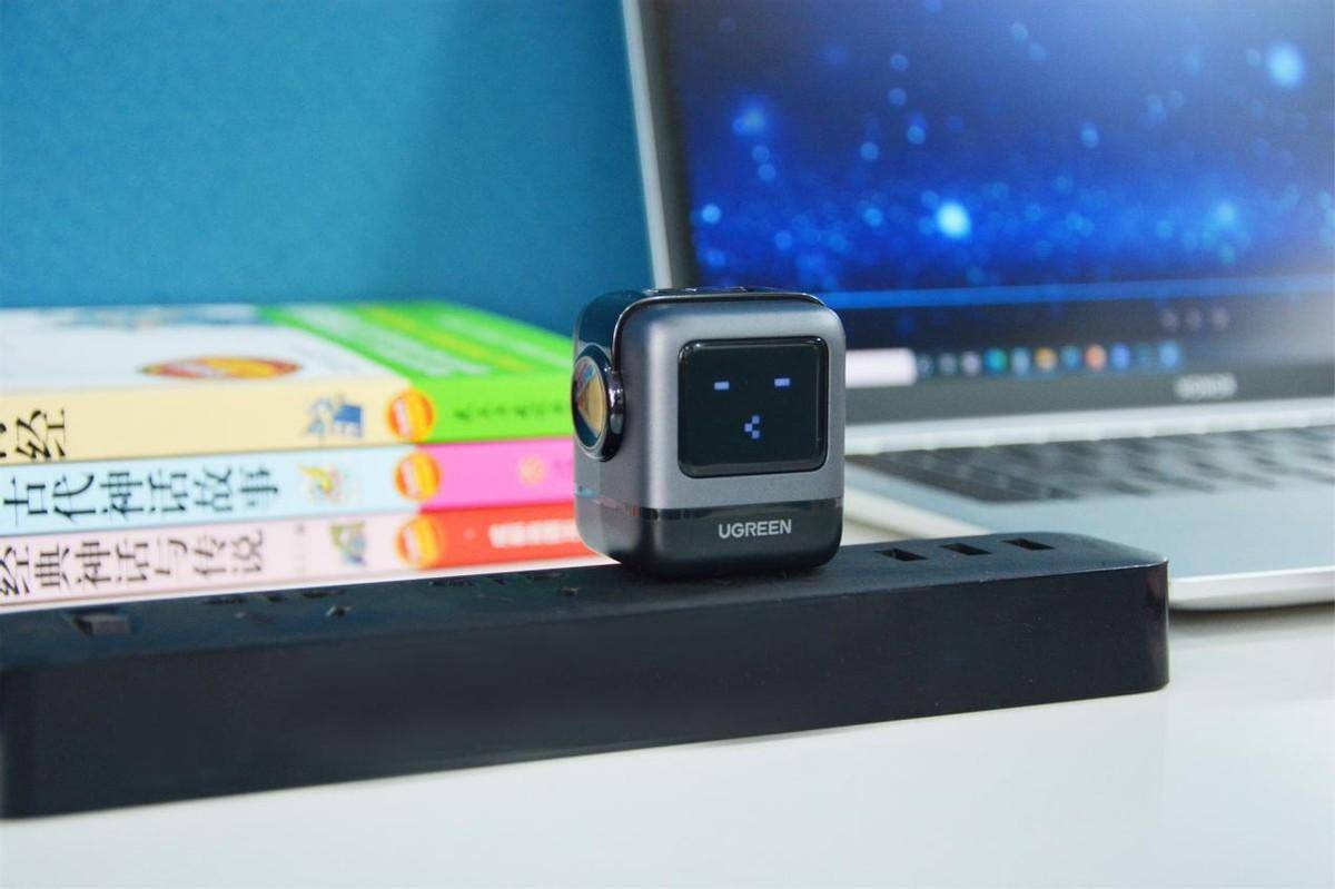 萌宠机器人造型，绿联Q湃机器人65W快充充电器体验，生产力加倍