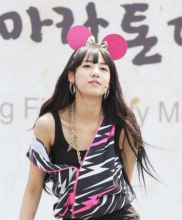 李珠妍晒合照,权志龙粉不买单,是真恋情还是蹭热度呢?_视频_媒体_组合