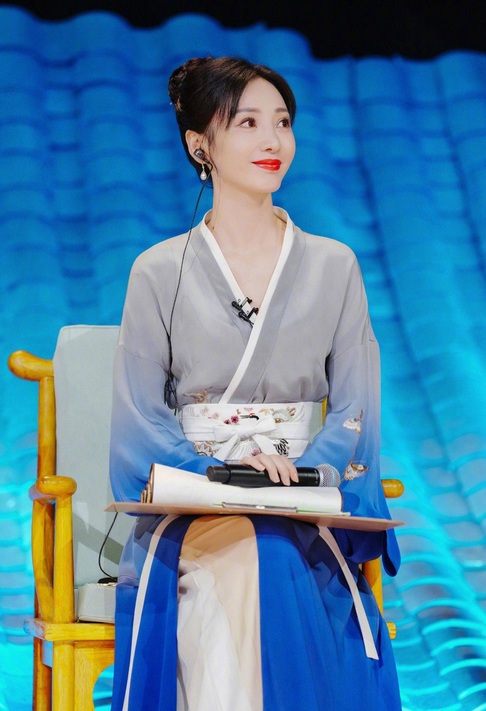 柳岩灰蓝汉服优雅时尚写真_美得_大片_长裙