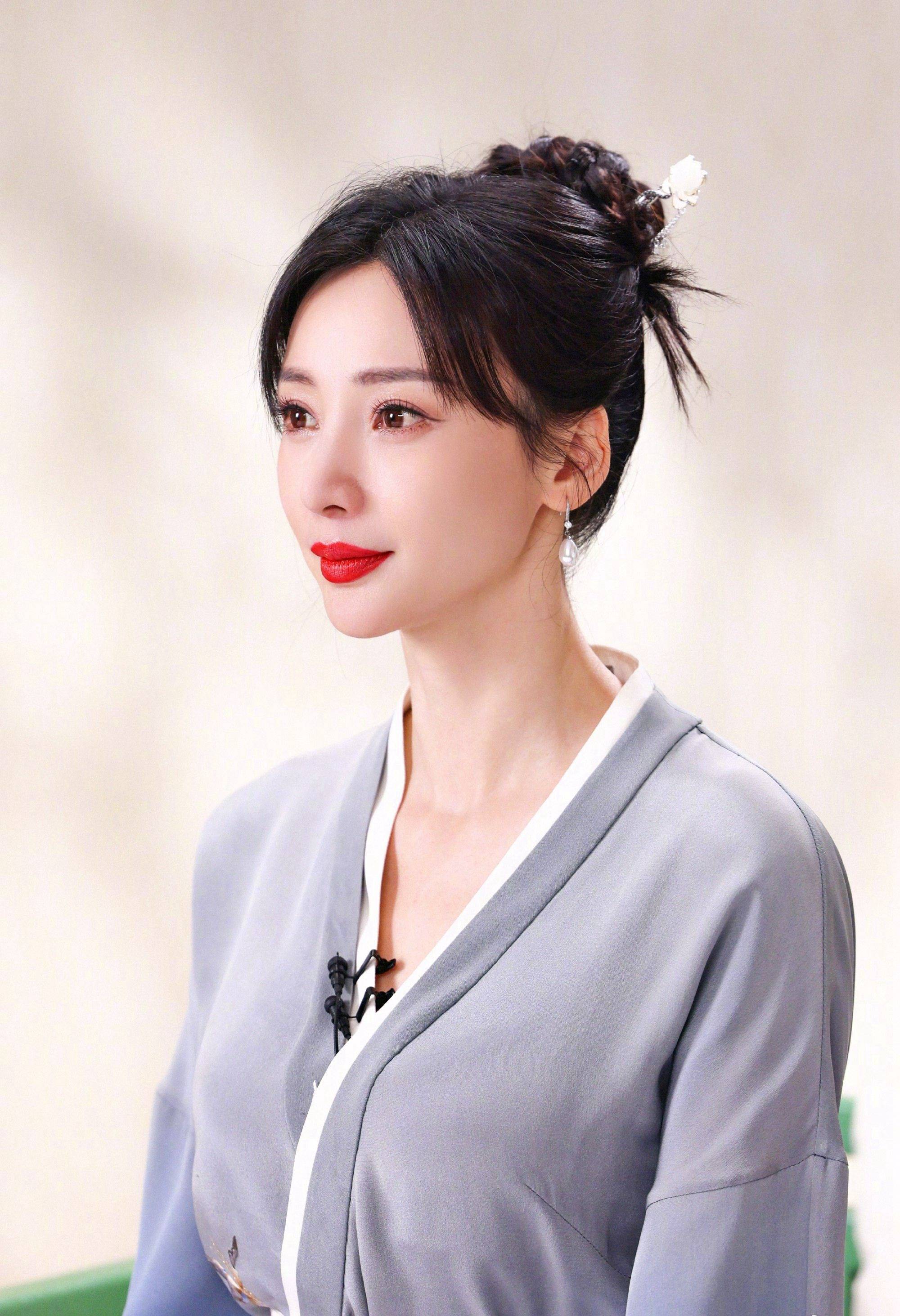 柳岩灰蓝汉服优雅时尚写真_美得_大片_长裙