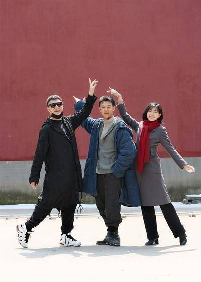 万茜晒照难得提及女儿,大方庆祝38岁生日,一改往日低调作风_实力派