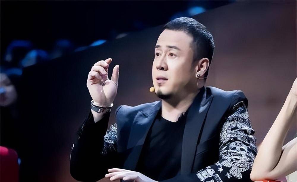 "批判"刘德华,"嘲讽"刀郎,杨坤下场凄惨,竟沦落街头卖唱?