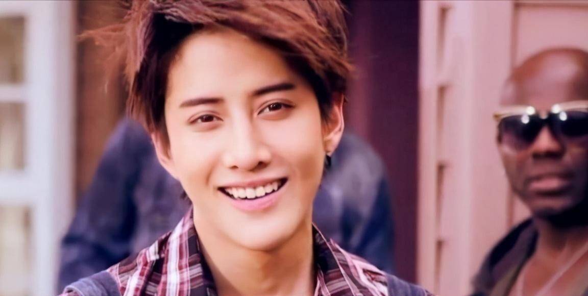 真实地感受到那份思念儿子的真情,据报道,儿子会跟着mike在曼谷生活一