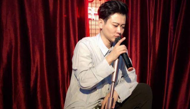 孟鹤堂:"盘"出一条花路在绽放!_相声_舞台_喜剧