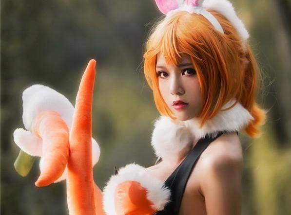 小姐姐痴迷cos秀,花木兰装扮惹人爱,好身材一览无遗_健身_小动作_人物