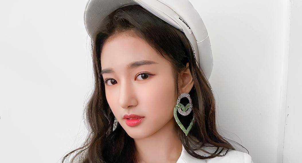 为争高颜值小鲜肉,金子涵陈昕葳忙送礼表心意,塑料姐妹情遭吐槽