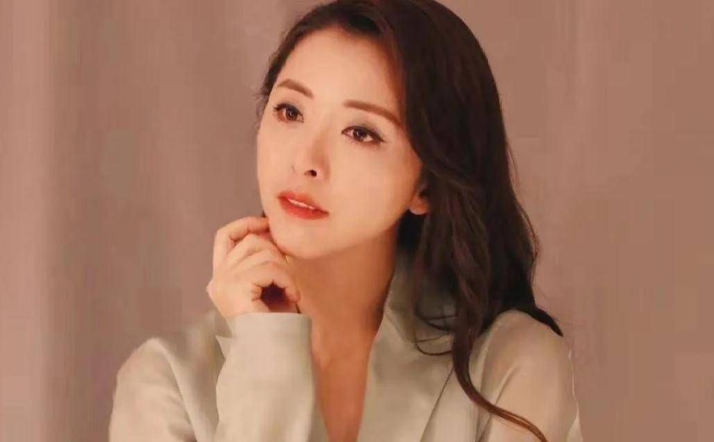 SEXINSEX famous popular star黄小蕾 41岁黄小蕾，拒绝过杜淳，倒追过大张伟，相亲38天就闪婚富豪_手机搜狐网