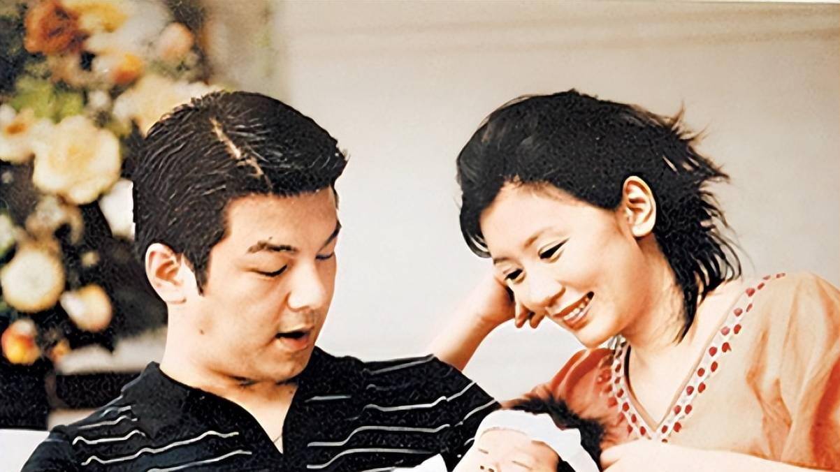 原创贾静雯的前男友中,有一个曾被闺蜜抢走,善良的她还夸闺蜜很好