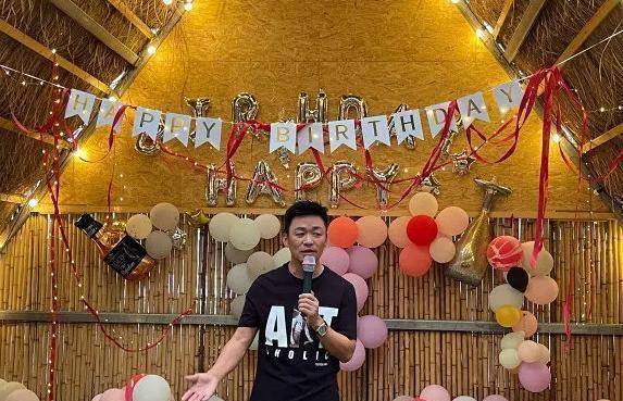 王宝强生日会不见女友冯清,引网友猜测是否分手了?_葛优_角色_生活
