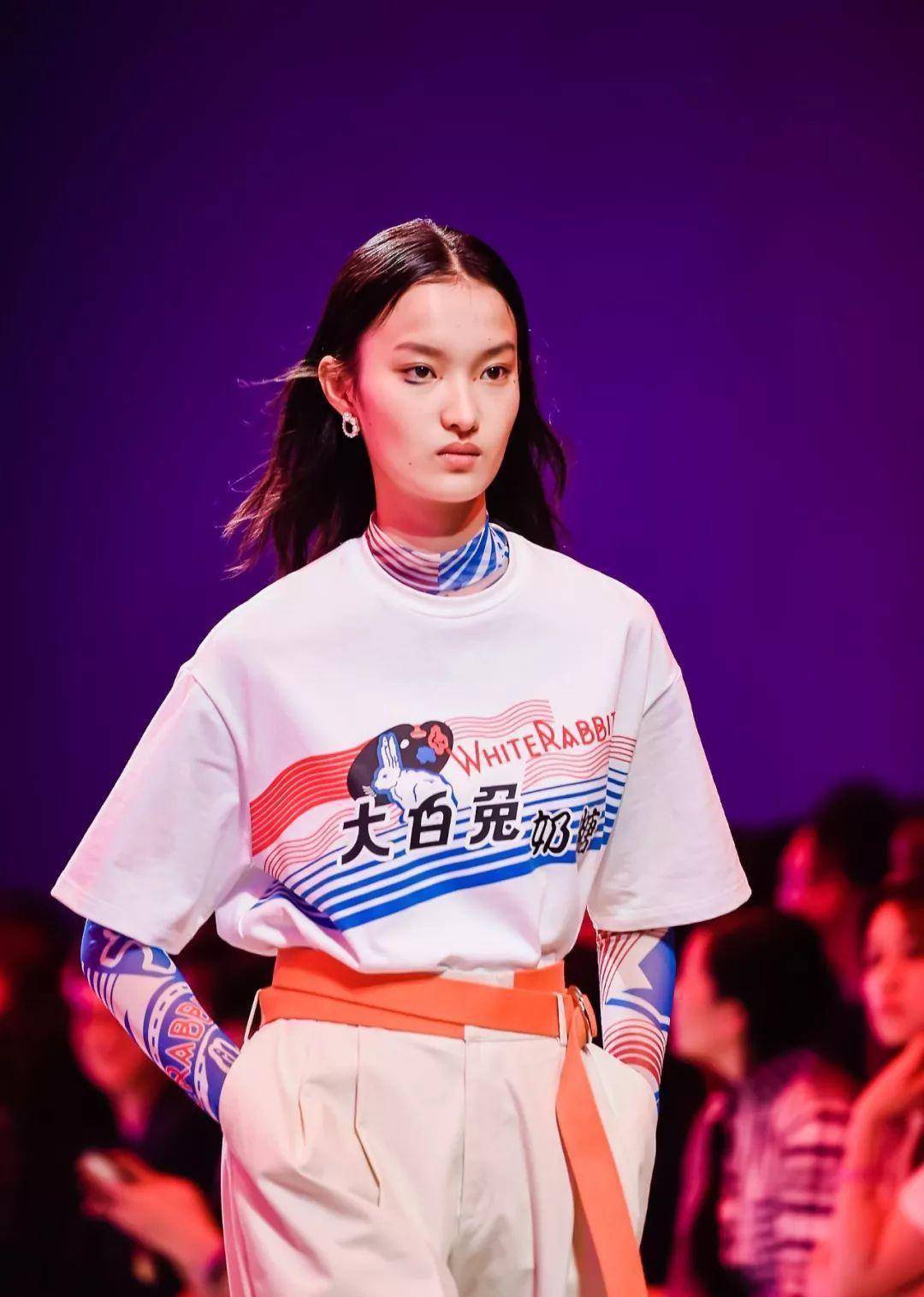 小刘儿还对里面的大白兔款印象特别深刻,它是ledin以"无乐不作,快乐