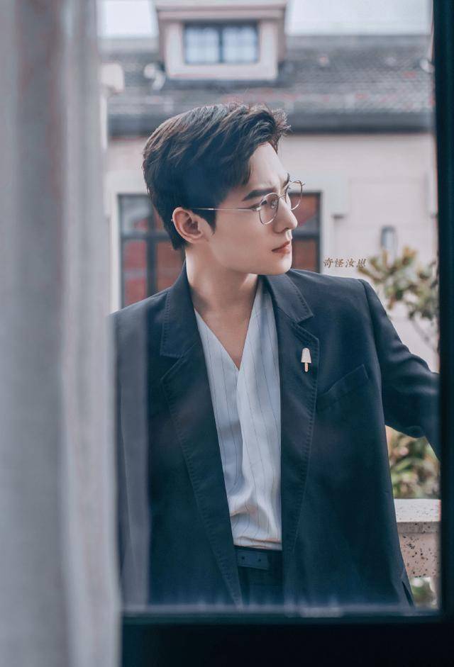 回忆一下大家学生时代暗恋的优秀男生,大多都能在杨洋的身上找到某种