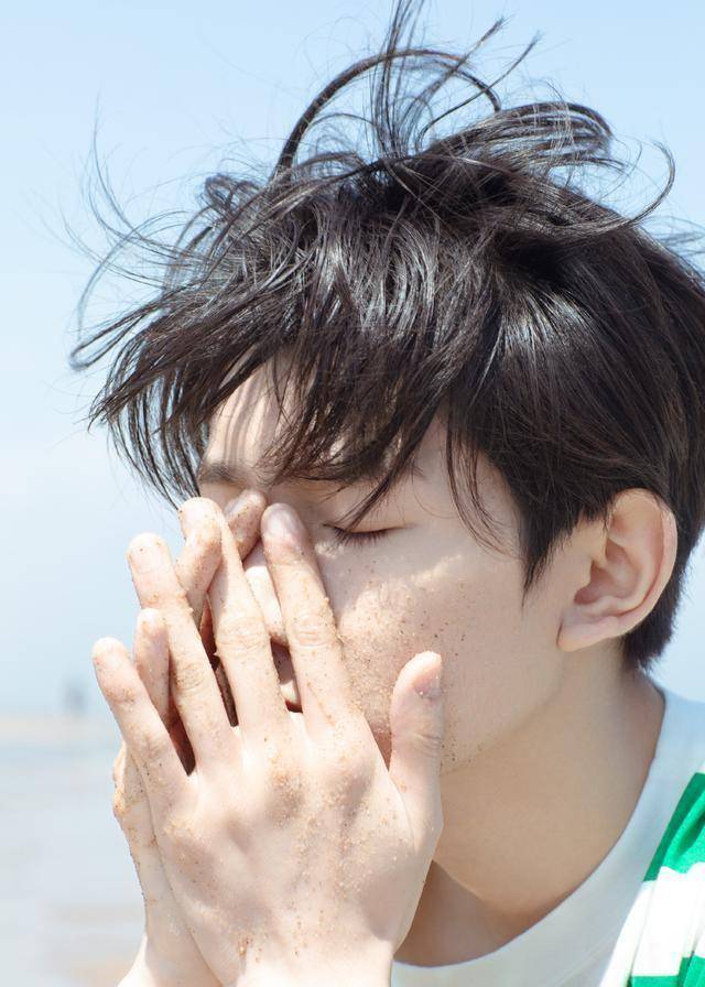 王源全新ep即将上线!《四百击》传递出敢想敢拼的少年态度!