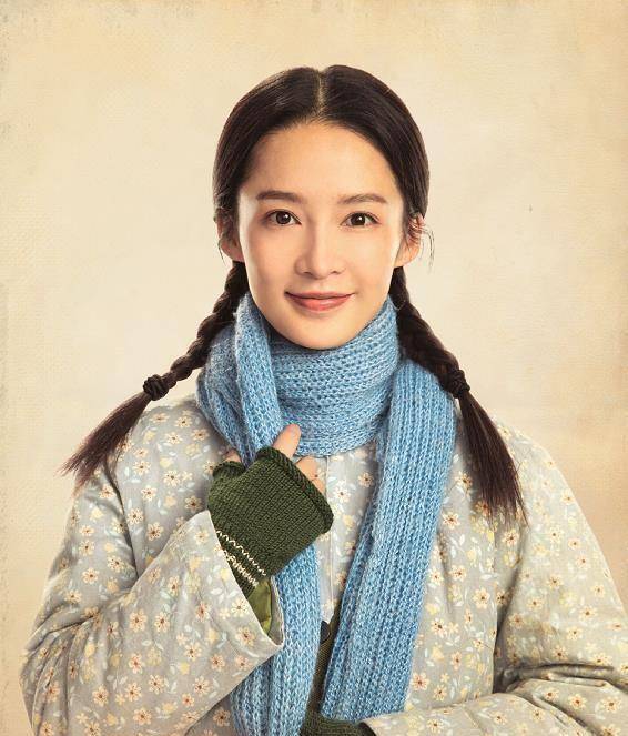 这种感觉就像那个年代的证件照,标准的笑容模板.