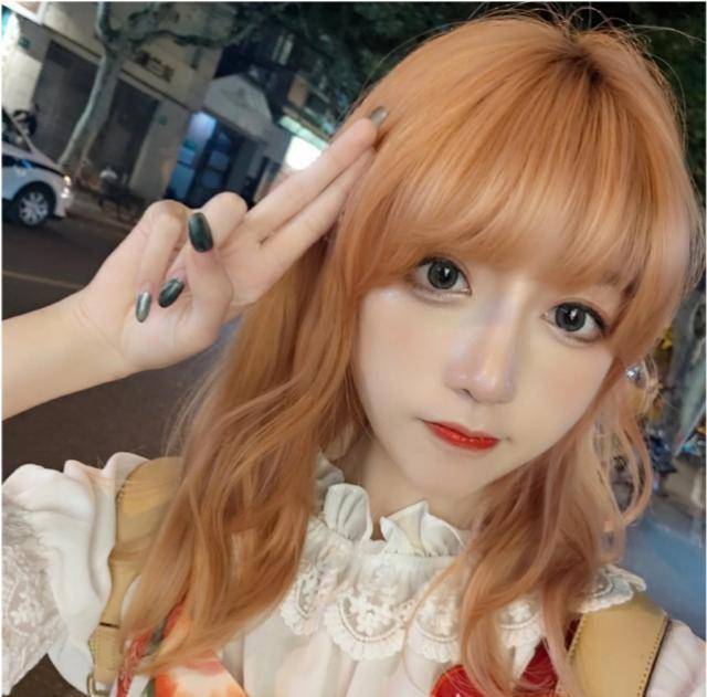 咬米新视频被指胖到脸方,放大后的长相和早前素颜照神似_网友_照片