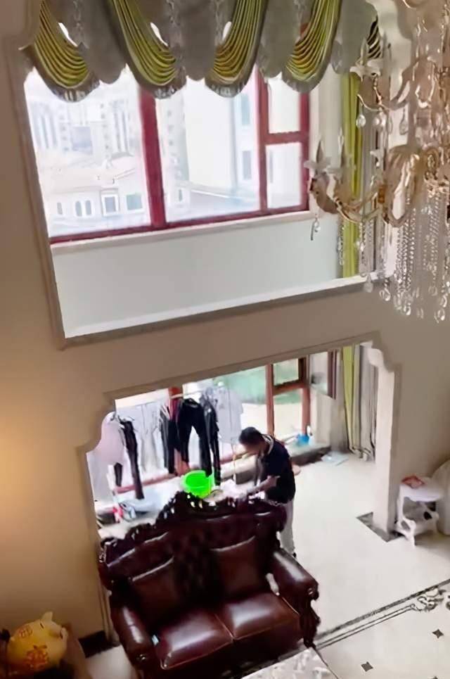 辛巴妻子送父母豪宅别墅,铺满大理石装修价格不菲,遭指责又炫富_初