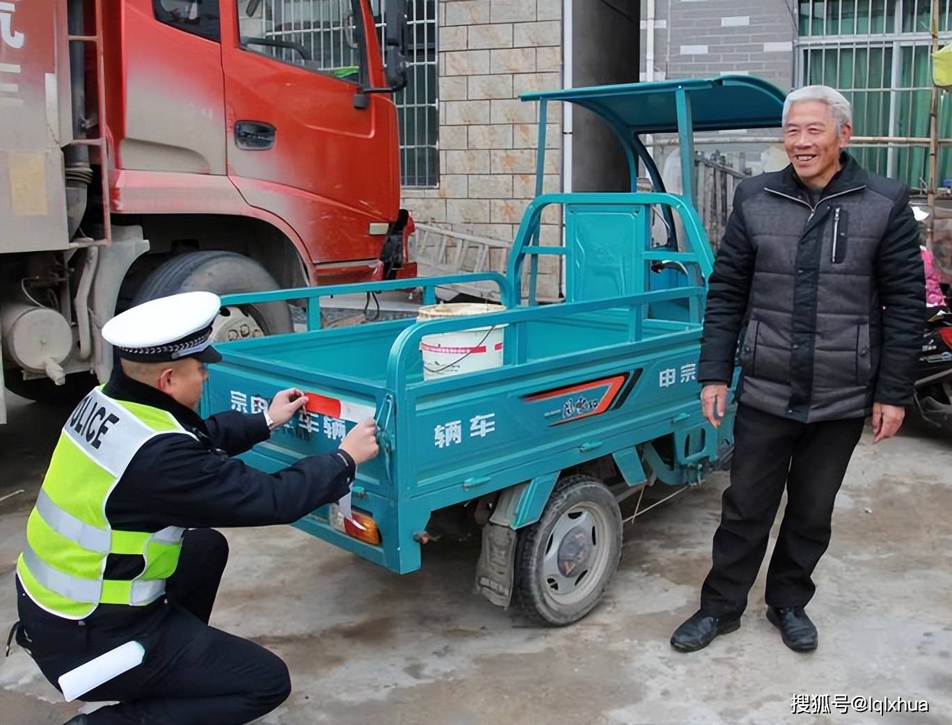 电动三轮车又有创新管理,"一喷一贴"行动,老年人出行难题有解_搜狐