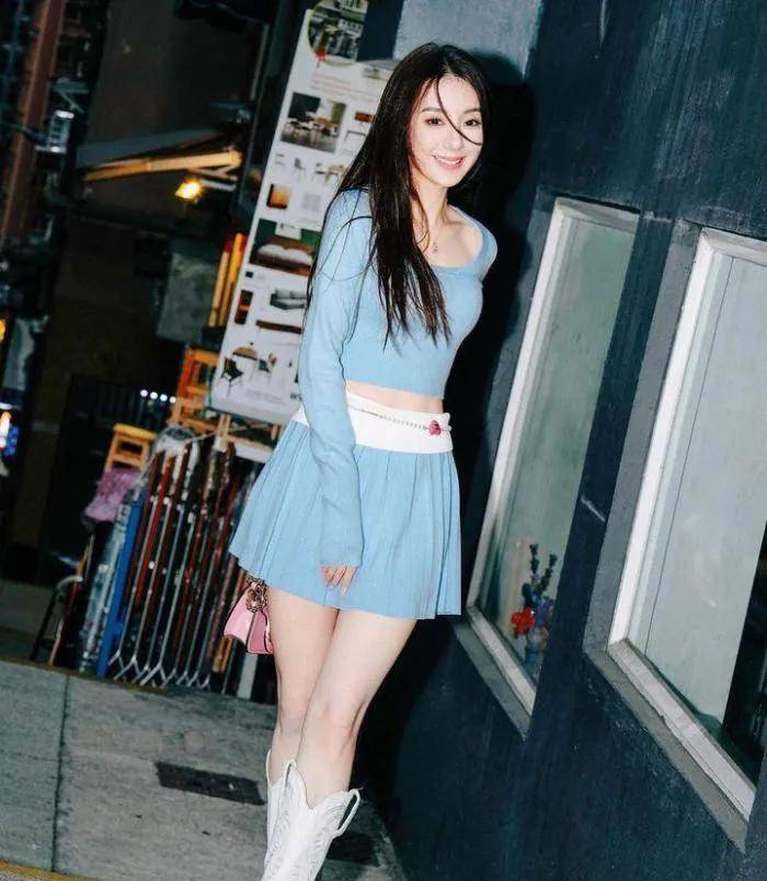 方媛街拍秀"淑女可爱"风格,时尚清新,曝光率不低于王者郭富城_气质_圈