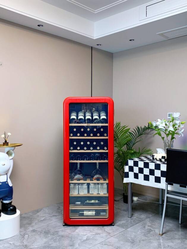 与国际潮流乐队,lv旗下的moet,喜力啤酒,可口可乐等全球国际品牌倾力