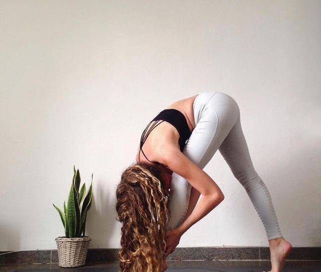赶紧练这组瑜伽杨幂就是这么练的_身体_体式_肌肉