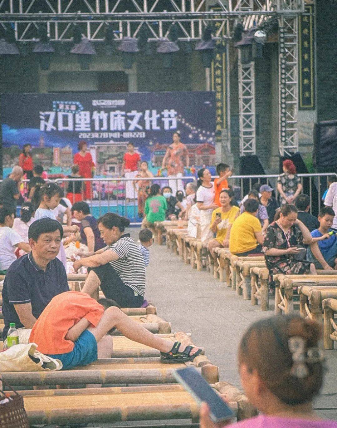 免费纳凉!儿时美好回忆,武汉现350张超大型竹床阵
