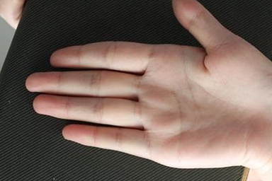 手掌有这4个特征的女人,天生自带富贵命,尤其第2个,很少人有!