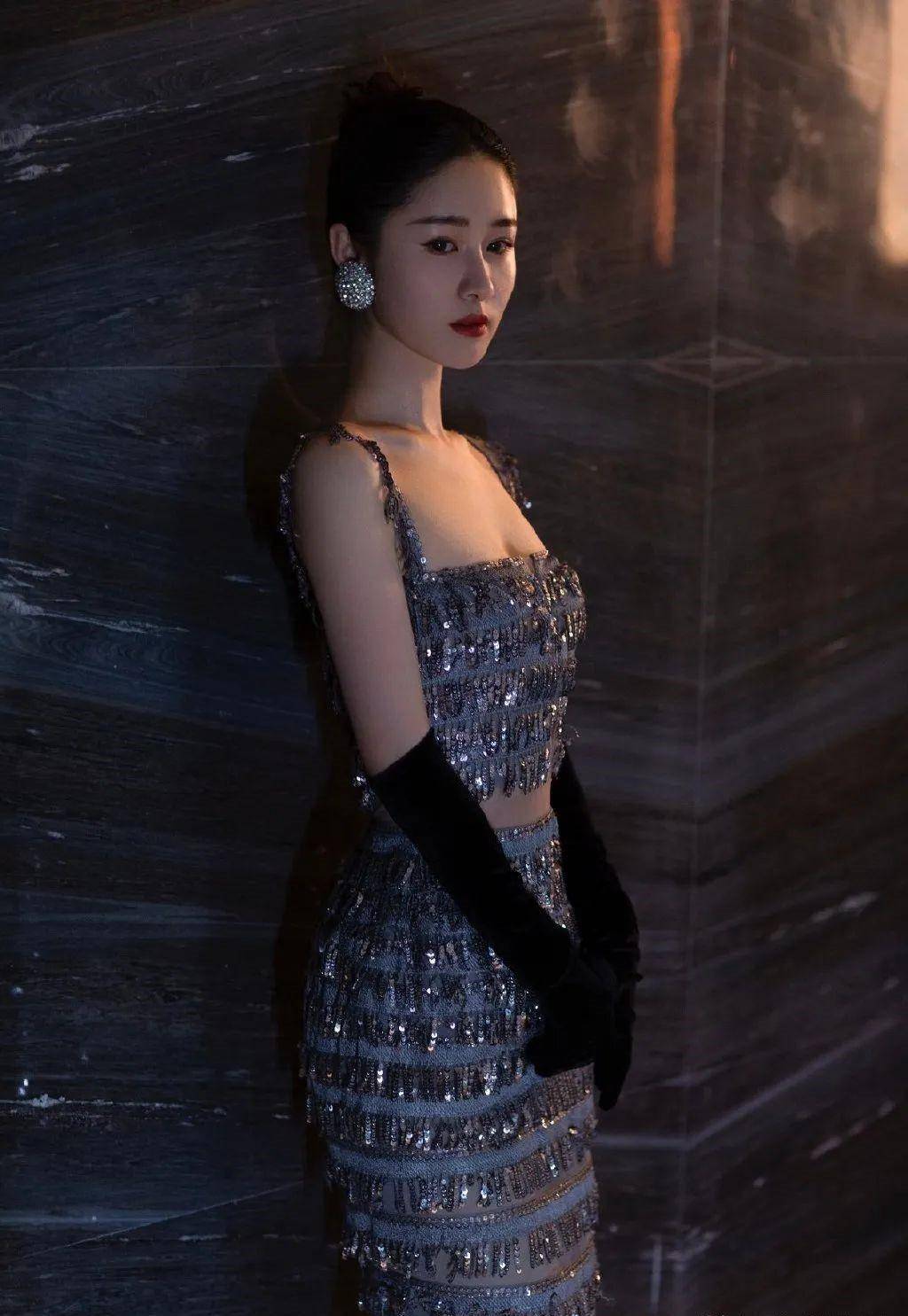 她算得是一位新晋"金牌主持人"梁田,她和刘烨,沈梦辰,靳梦佳共四位