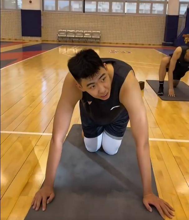 张皓嘉缺阵对于广东队阵容轮换带来明显影响,主教练杜