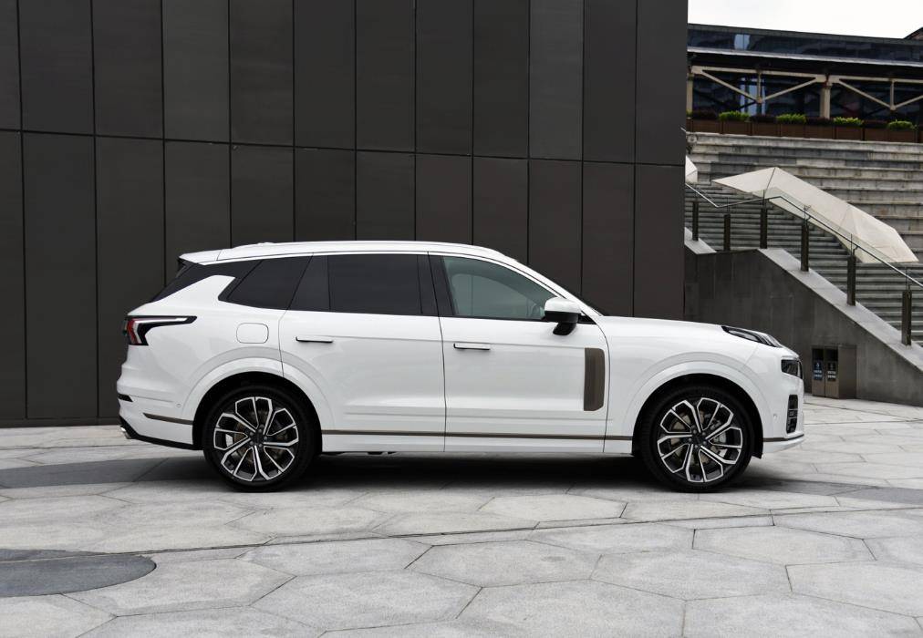 领克09,车长5米多,2.0t 8at 四驱,对标丰田汉兰达_搜狐汽车_搜狐网