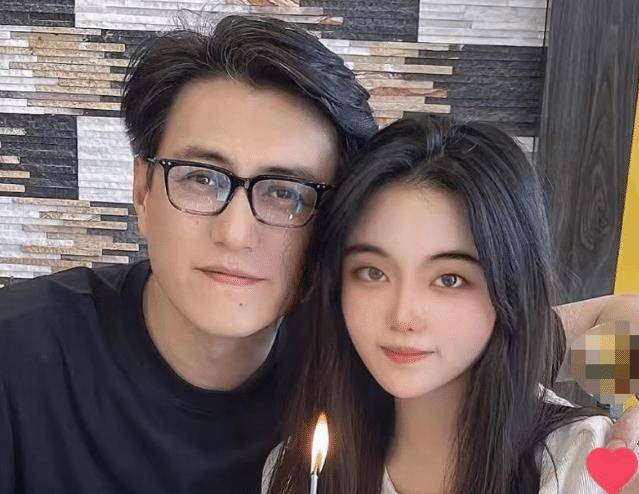 称女儿要比舅妈还优秀,就是靳东的老婆李佳,李佳是北京电影学院毕业的