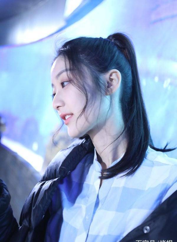 真正的盛世美颜,杨超越只能垫底,她才是无死角美女_实力_气质_戚砚笛