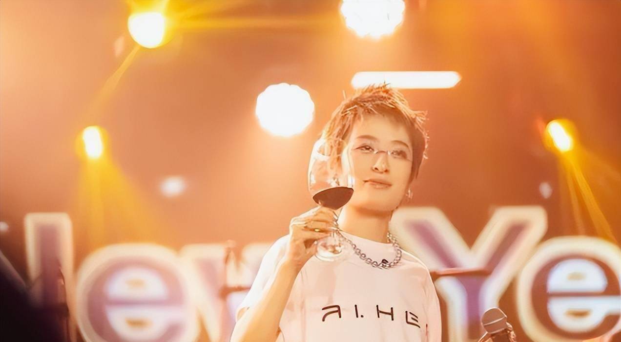 原来杨幂又要搞事情了!_直播_曾轶可_粉色