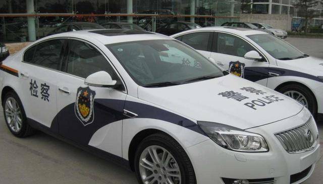 同样是警车,有些警车印公安,有的印警察,两者有什么区别?