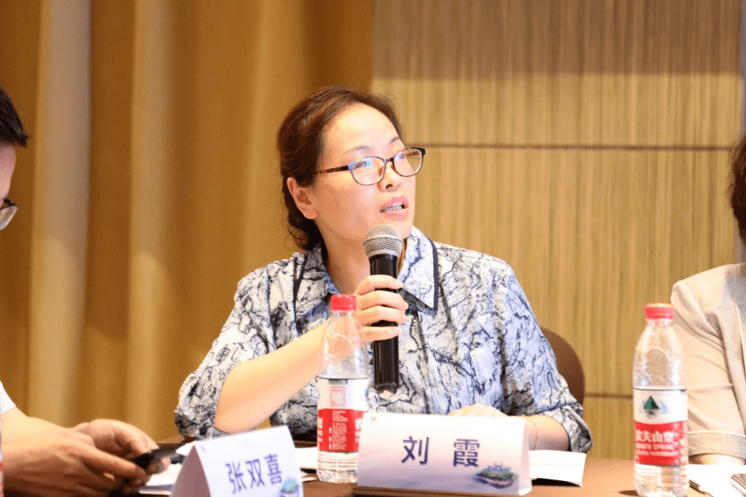 医院蒋珍医生和新乡医学院第一附属医院张利利医生进行典型病例分享