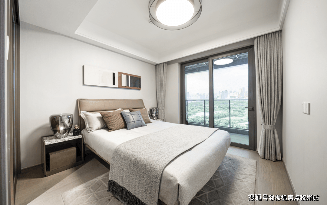 同价位楼盘,装裱档次也是非常高,马桶都采用智能马桶,尽享奢华生活