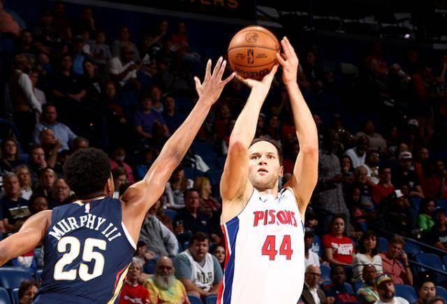 鹈鹕险胜活塞5连胜锡安29 10博扬被驱逐_命中_墨菲_马绍尔