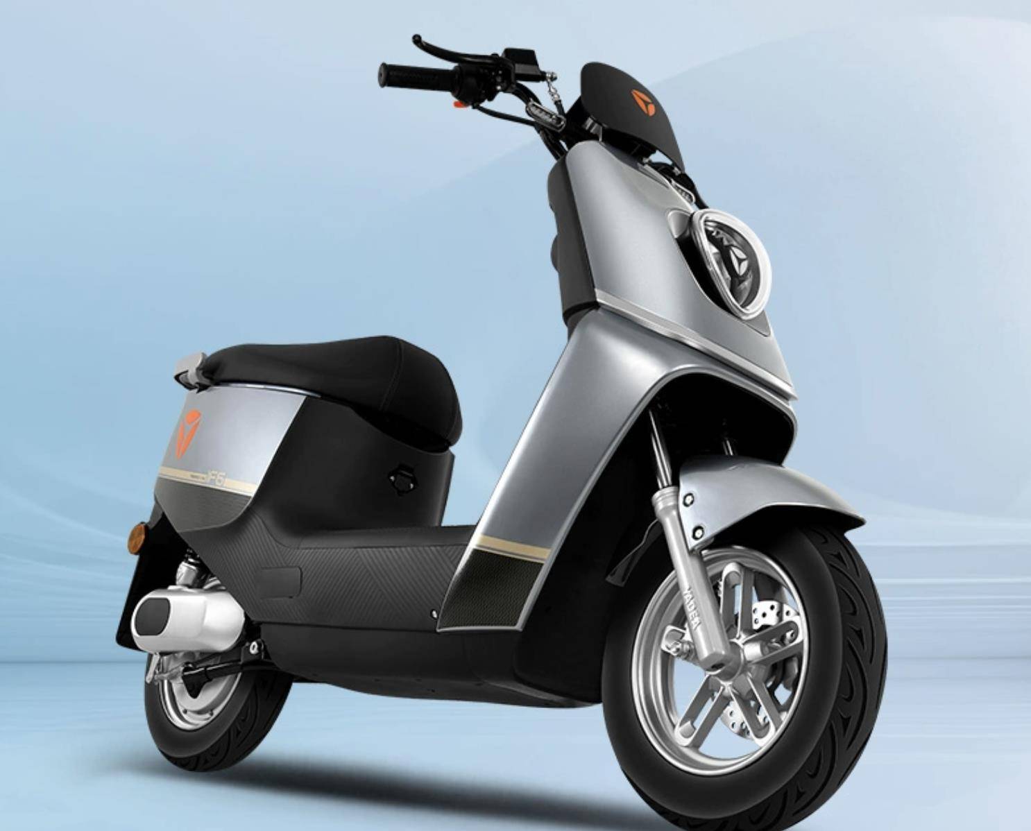 雅迪新车if6亮相:外观豪华,搭载节能电控,100公里电耗仅1.