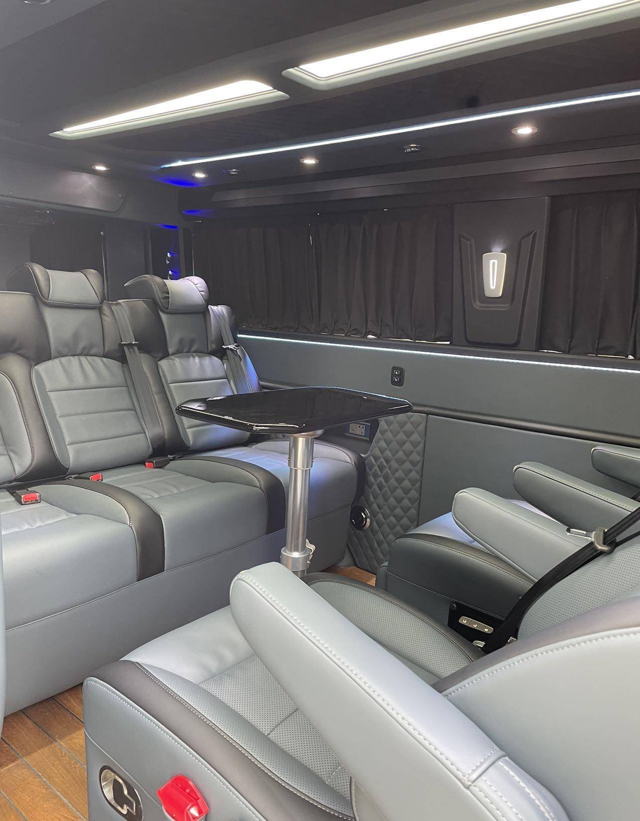 (商务车解说)意大利进口依维柯7座mpv商务车定制改装