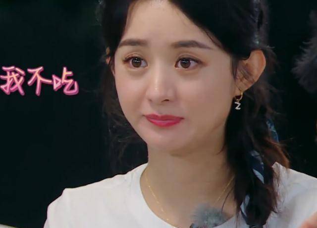 赵丽颖李浩菲吃面条,看清两人的吃相,女明星和艺人差距一目了然_女生