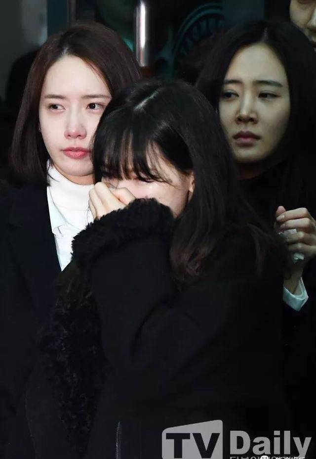 是大家反应过度还是她的确行为失礼!_钟铉_网友_yeri