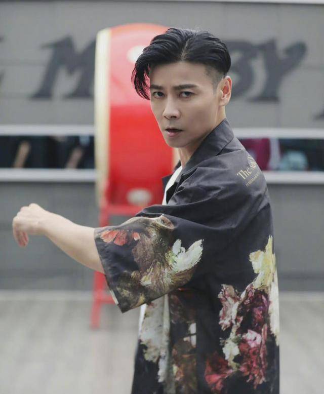 张晋接受专访谈中年男演员的内卷:慢慢来,才能让我更踏实_哥哥_什么