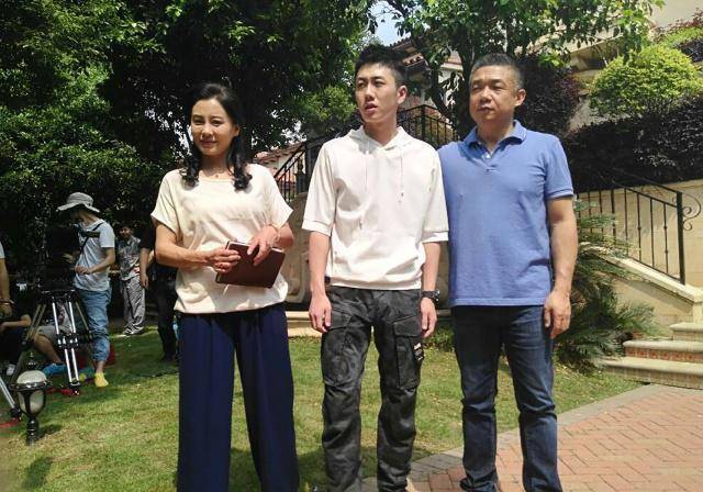 《少年派》江天昊家破产,却曝光了邓小琪妈妈"不堪"的身份_爸爸_男人