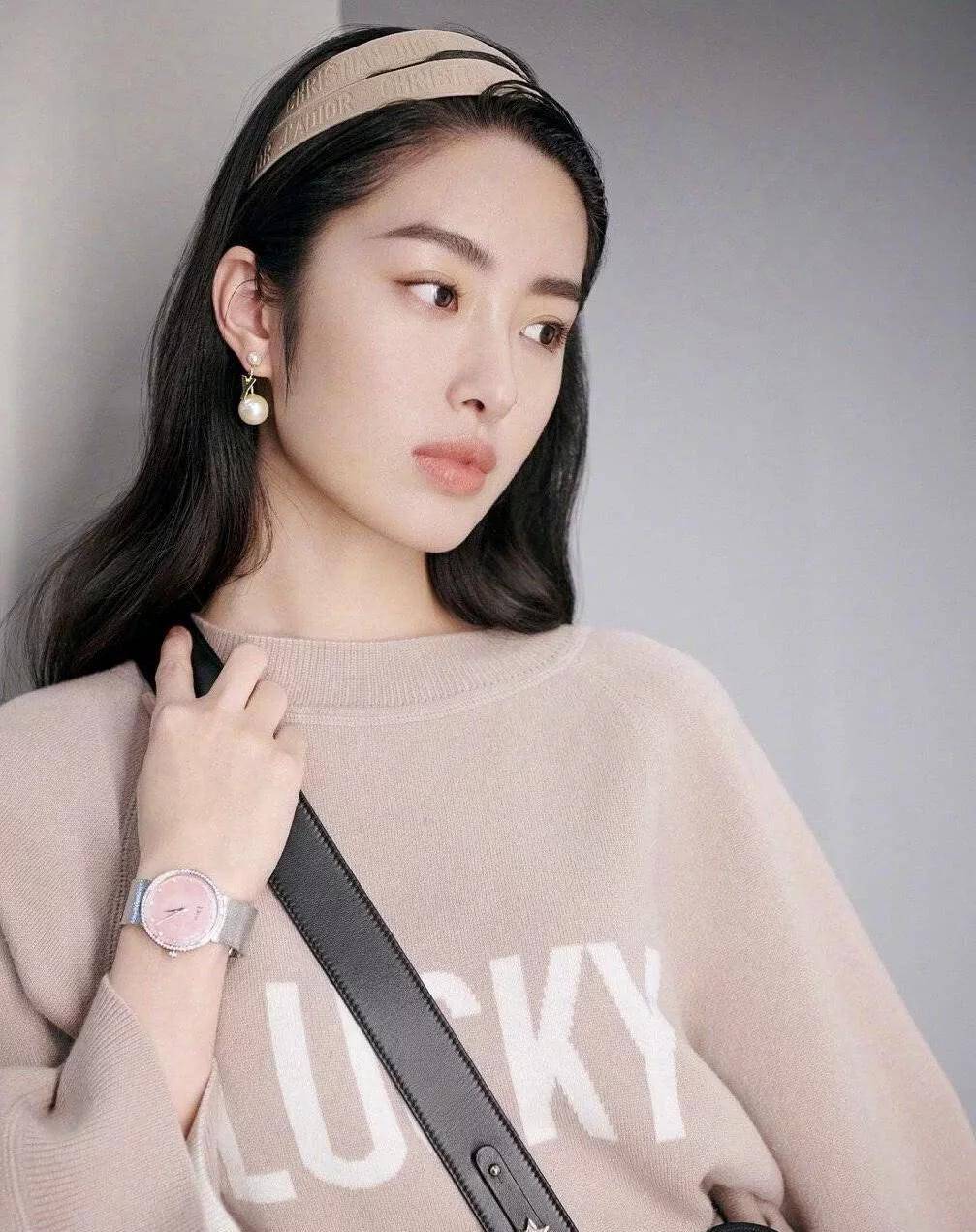 杨采钰:恋60岁富豪,截胡金晨,接捧刘亦菲成资本新宠_陈金飞_徐帆