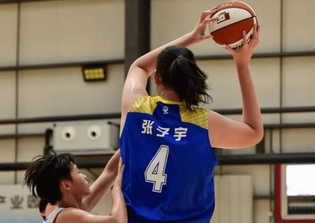 狂轰38分17篮板,这位女篮新星该进国家队了_张子_比赛_中国女篮
