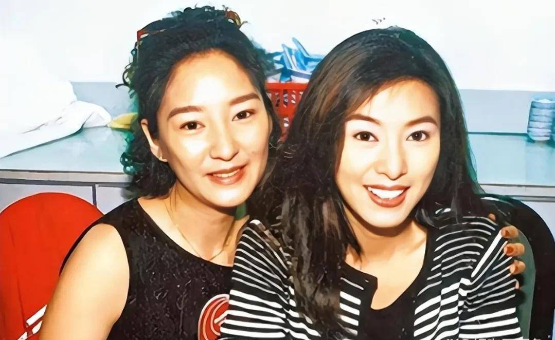 也许雪梨迷恋许少强身上这种时尚的味道,所以她不顾姐姐米雪的反对