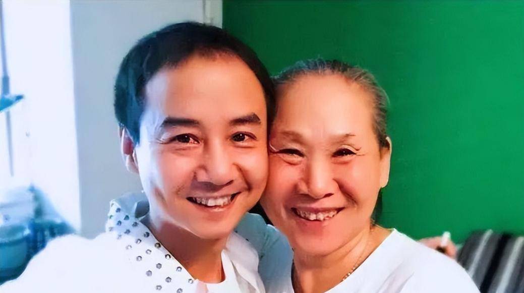 太太"苇青:58岁开始拍戏,73岁票房百亿,她的励志人生_工作_毛孩_儿子