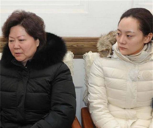 在一次饭后散步的时候,张学津开玩笑地向张丽敏表明了自己的心意.