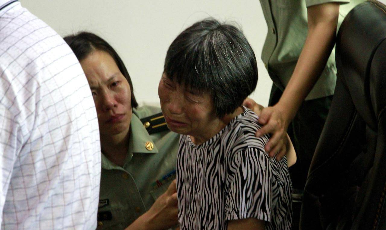 哥哥当兵为国捐躯,妹妹接过钢枪从军,患癌去世后葬在哥哥墓旁_梅开春